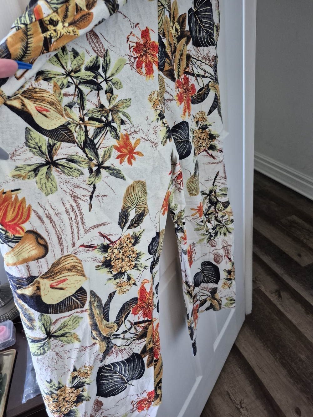 Floral Ankle-Length Cropped Pants in Cream and Black